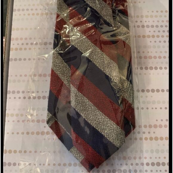 Knottery New York Diagonal Triple Stripe Tie - Picture 5 of 9